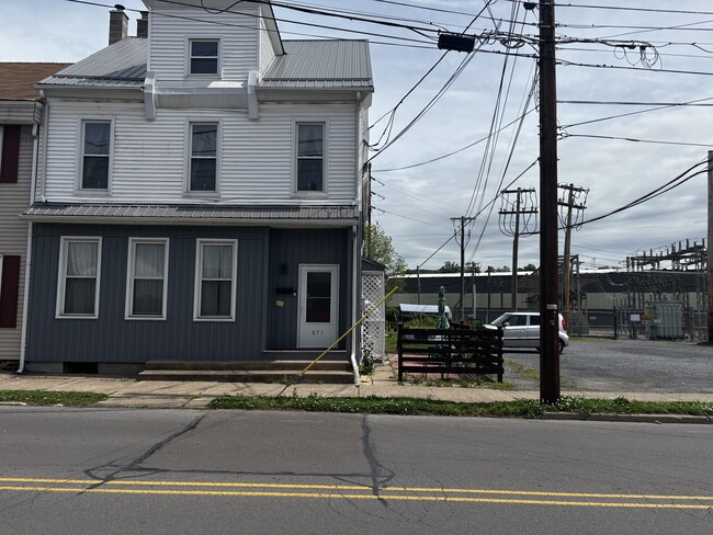 Building Photo - 671 E Market St