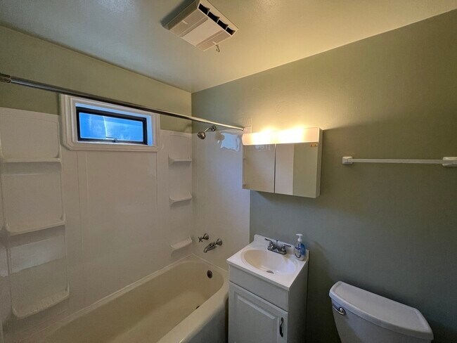 Foto del edificio - 8056 17th Ave NW