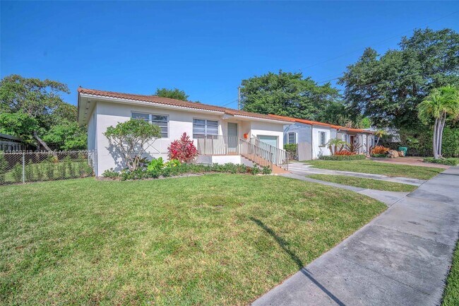 Foto del edificio - 2420 SW 21st Ave