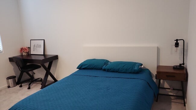 Building Photo - 6827 Dutch Iris Dr