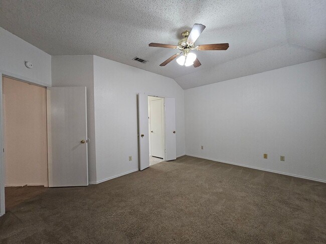 Foto del edificio - 5101 Glennwood Dr