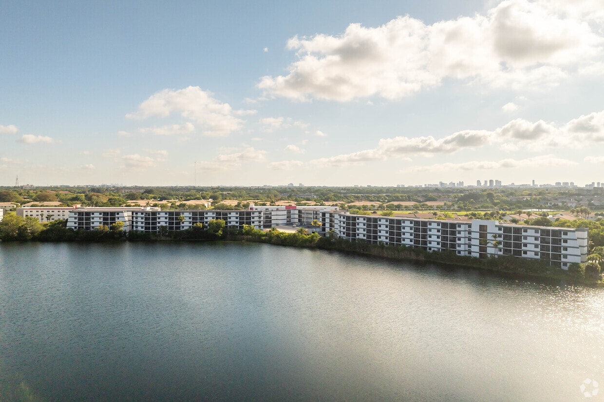 Primary Photo - Grand Court Lakes