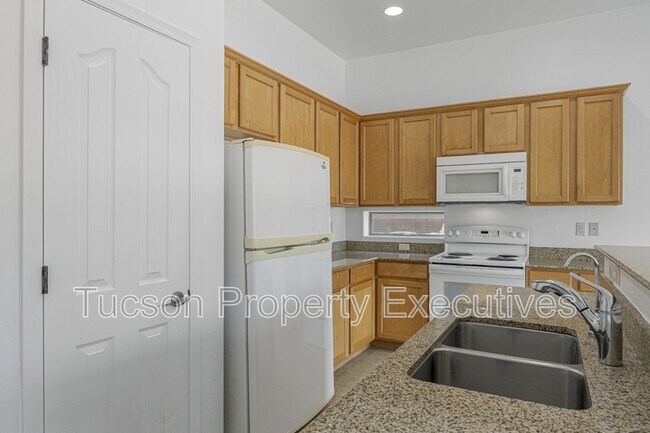 Building Photo - 7585 E Picket Fence Ln