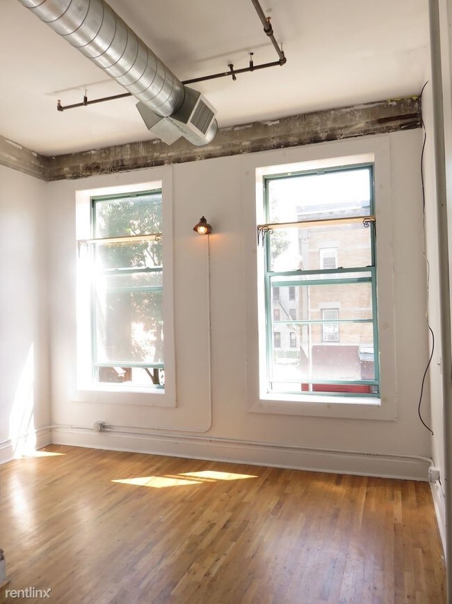 Building Photo - 1093 Putnam Ave