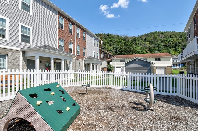 Building Photo - Labelle Greene IV