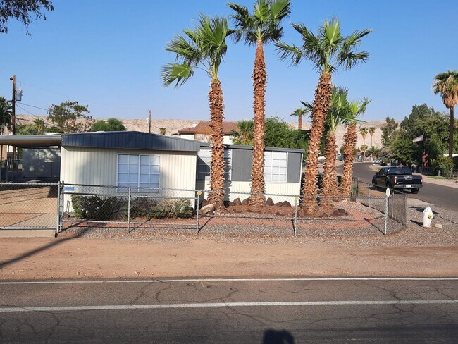 Foto del edificio - 1st Month Free!! 2 Bedroom/2Bath Mobile home with Arizona Room and Fully Fenced Yard.