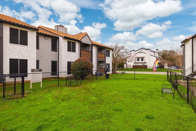 Foto del edificio - 390 Shady Ln Dr