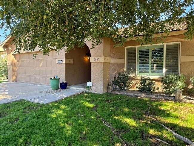 Building Photo - THE LAKES, TEMPE 2 Bedroom 2 Bathroom UNFU...