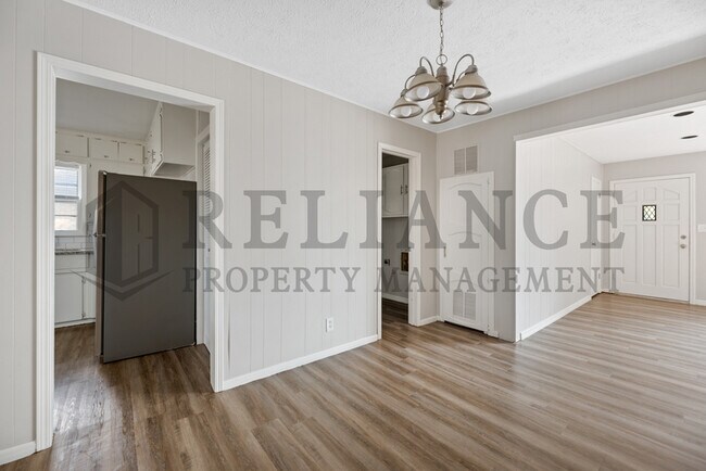 Building Photo - 435 Slade Ave