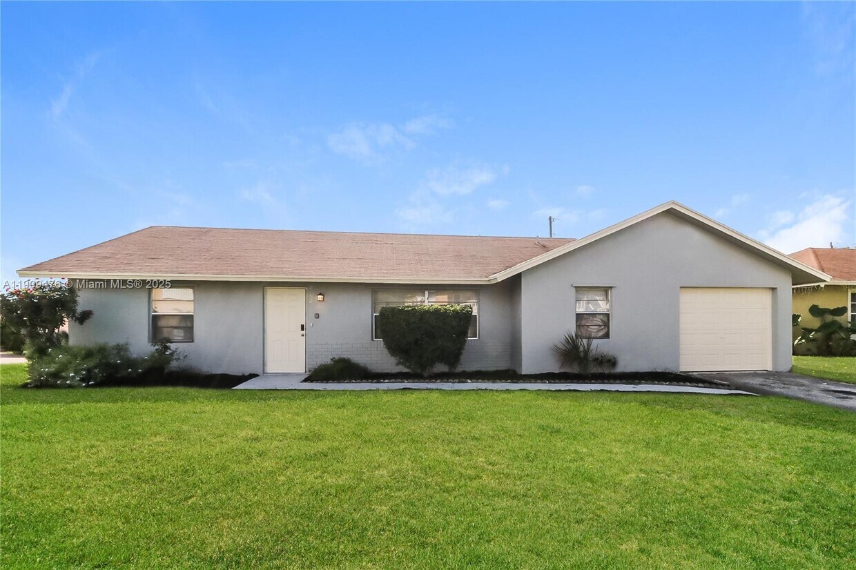 Foto principal - 2152 NE 1st Ct