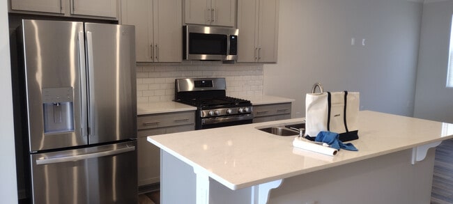 Foto del edificio - Room in Townhome on Kipp Ln