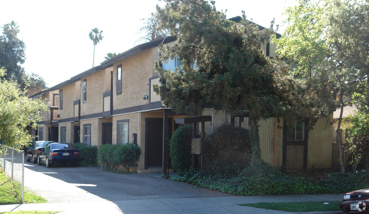 Primary Photo - 452 Chester Ave