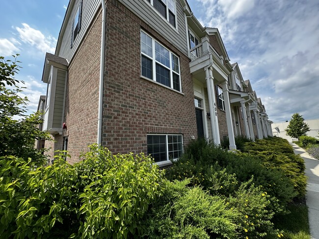 Building Photo - 400 Prairie Ct