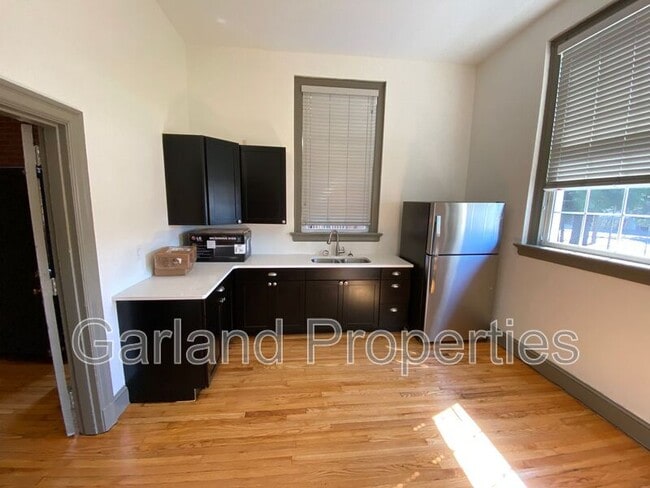 Foto del edificio - 821 Salem Ave SW