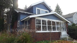 Building Photo - 556 Leonard St NE