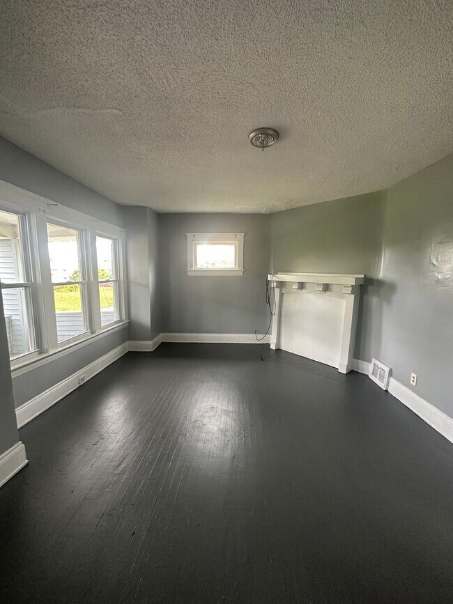 Foto del edificio - 11414 Fairport Ave