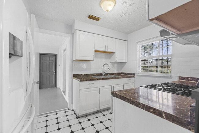 Foto del edificio - 307 Essex Dr