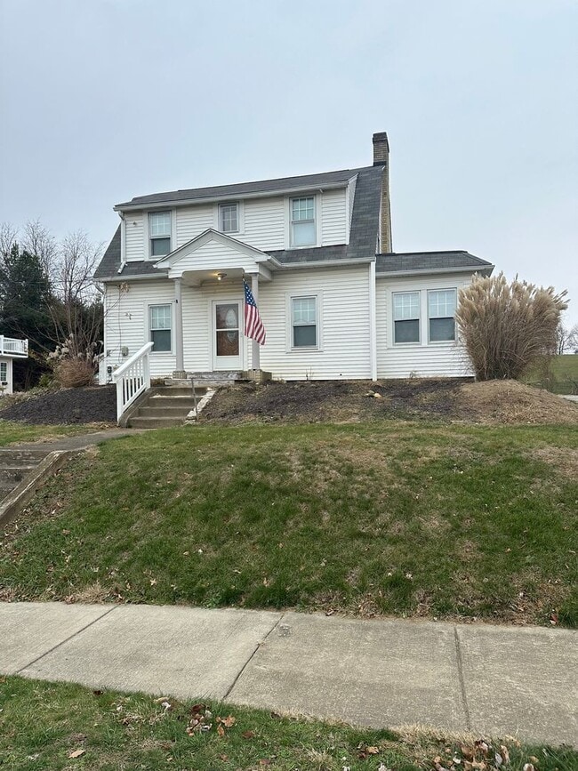Building Photo - 848 E University St