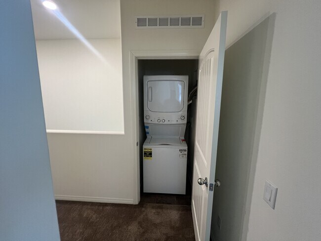 Foto del edificio - 16541 Wyndham Ln