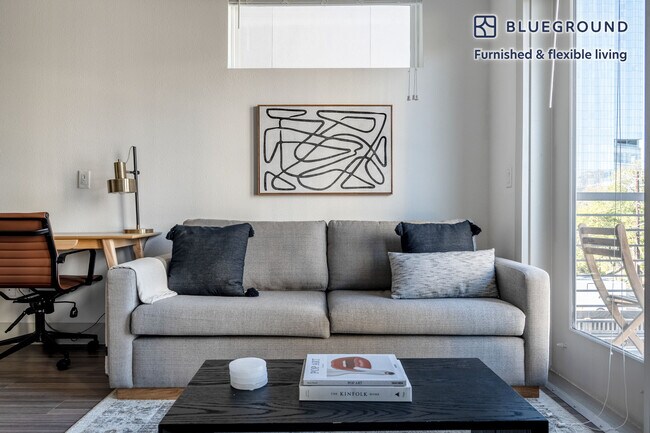 Foto del edificio - 710 E 3rd St