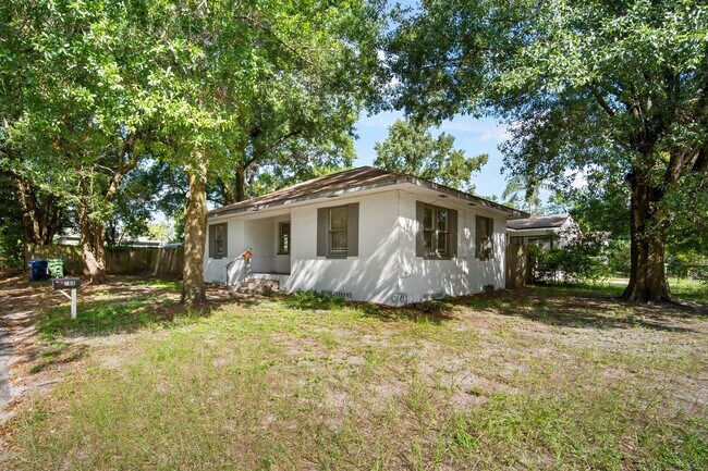 Building Photo - Charming 2×2 Single-Family Home – No Pets,...