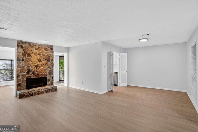 Foto del edificio - 8740 Roswell Rd