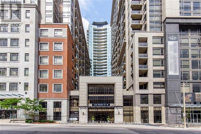 Photo du bâtiment - 150 Main St W