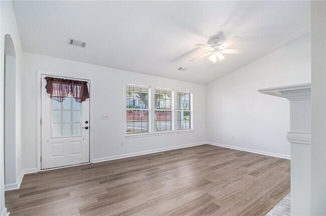 Foto del edificio - 430 Fairlawn Dr