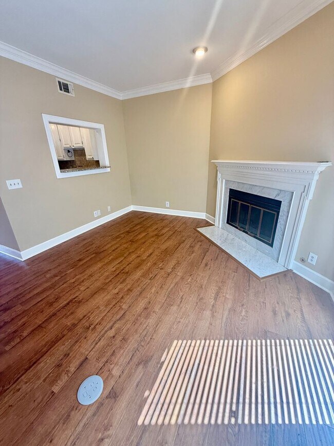 Foto del edificio - Green Hills living at its best. 2 BR 2.5 B...
