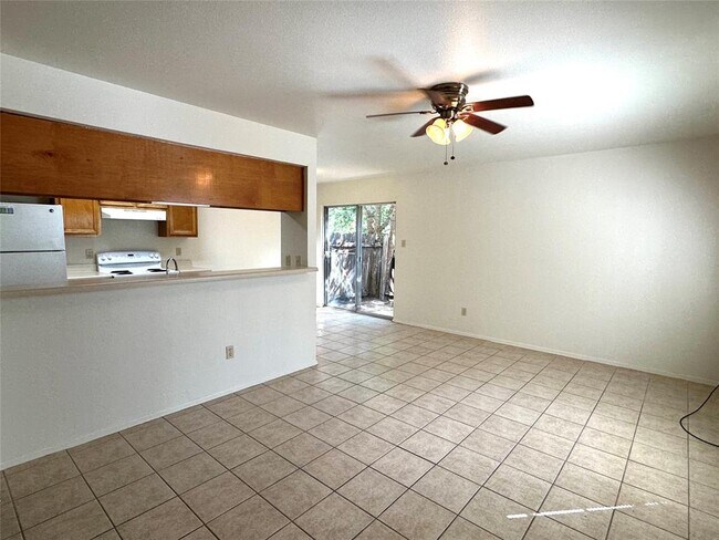 Foto del edificio - 2203 Creekside Ln