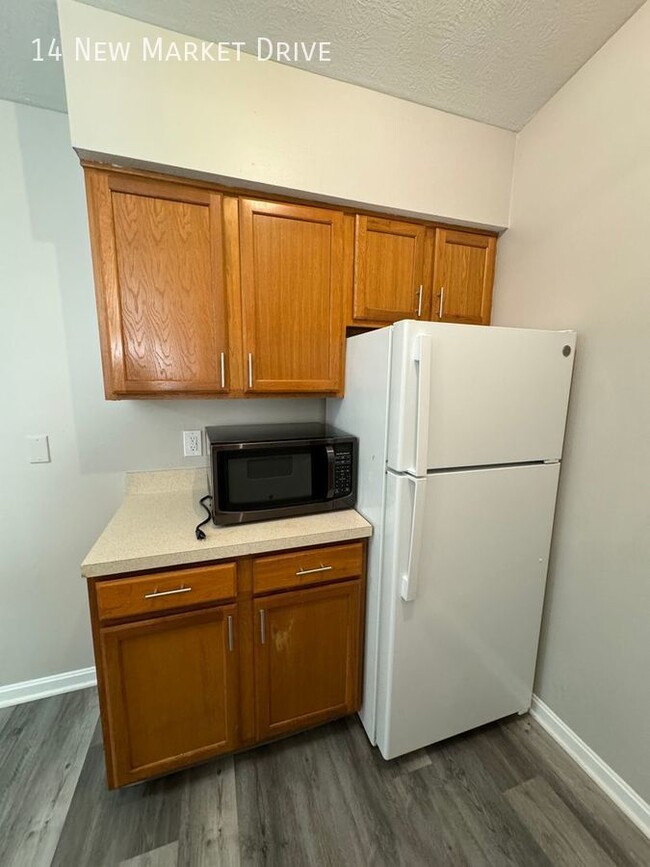 Building Photo - Updated 2bed 1bath