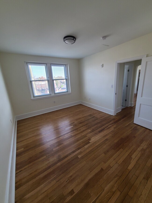 Foto del edificio - 5040 New Hampshire Ave NW