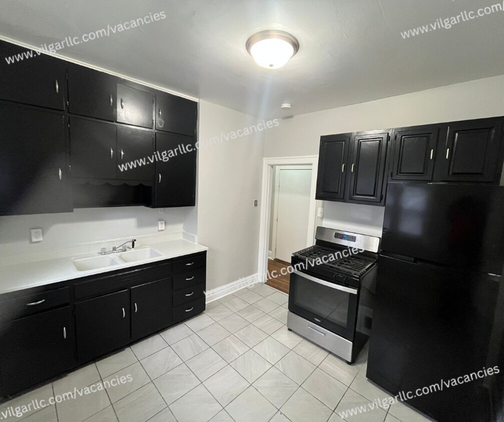 Foto principal - 6631 Madison Ave