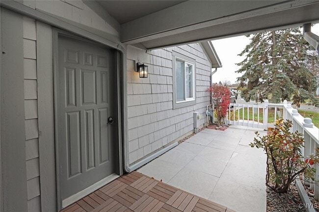 Building Photo - 442 Summerhaven Dr N