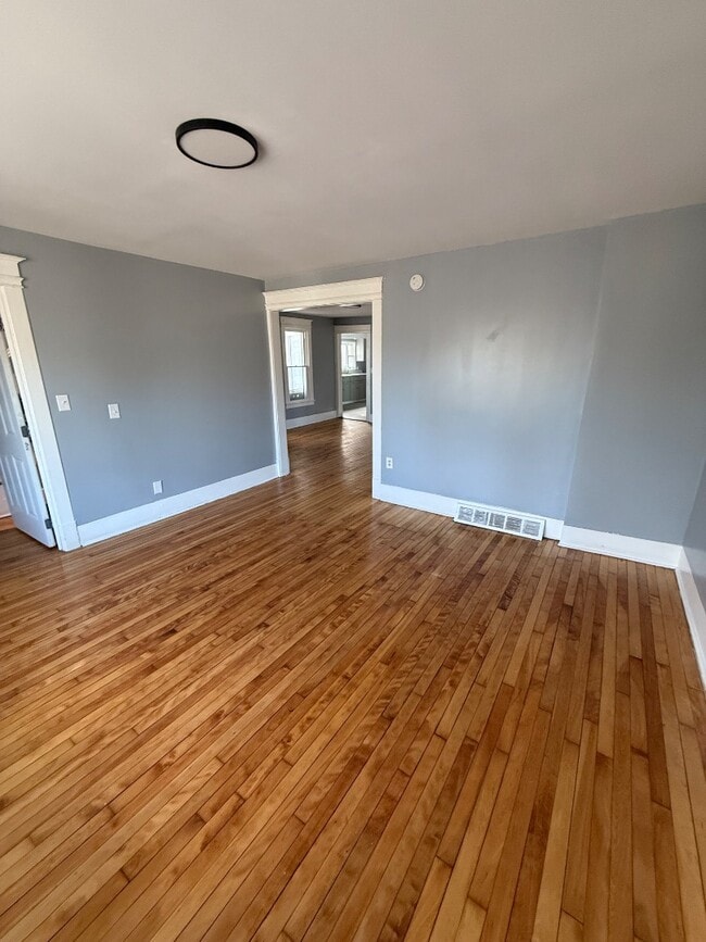 Building Photo - 912 Saratoga St