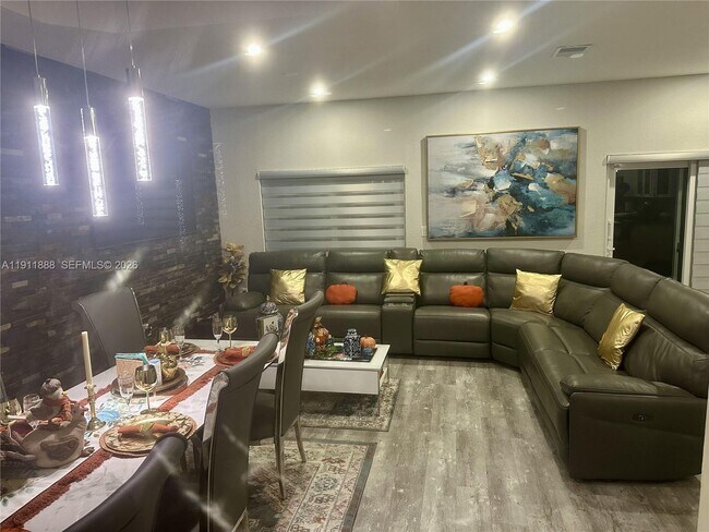 Foto del edificio - 4972 SW 127th Ave