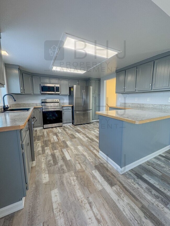 Foto del edificio - Newly Updated 4 bed/ 2 bath Single Family Home!