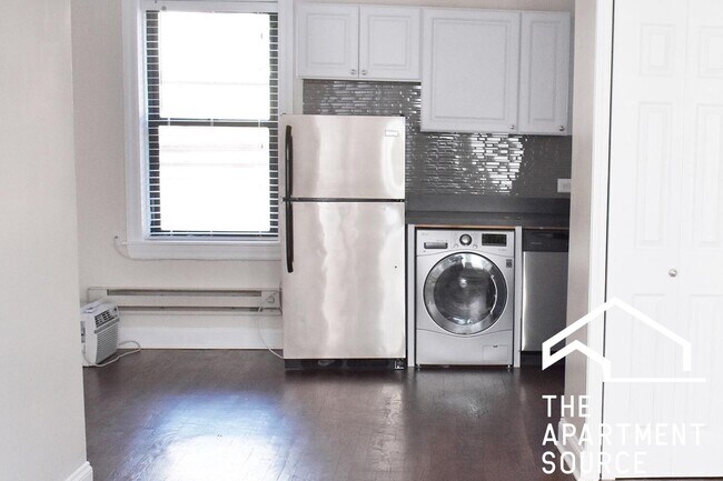 Foto del edificio - 3841 N Greenview Ave