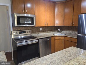 Building Photo - 111 Donzen Dr
