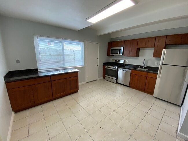 Building Photo - The Townhomes of Casa de Luna