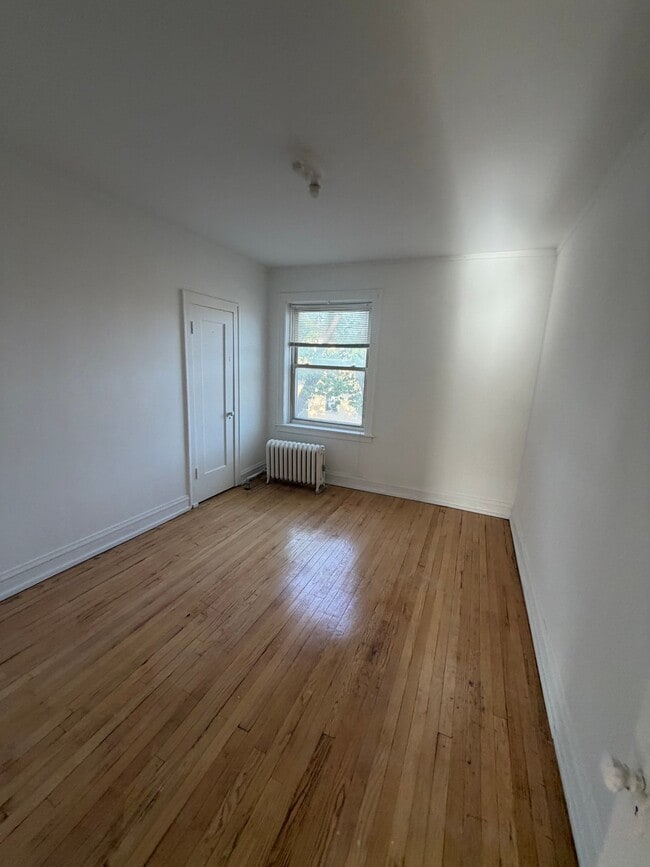 Building Photo - 8308 S Paulina St
