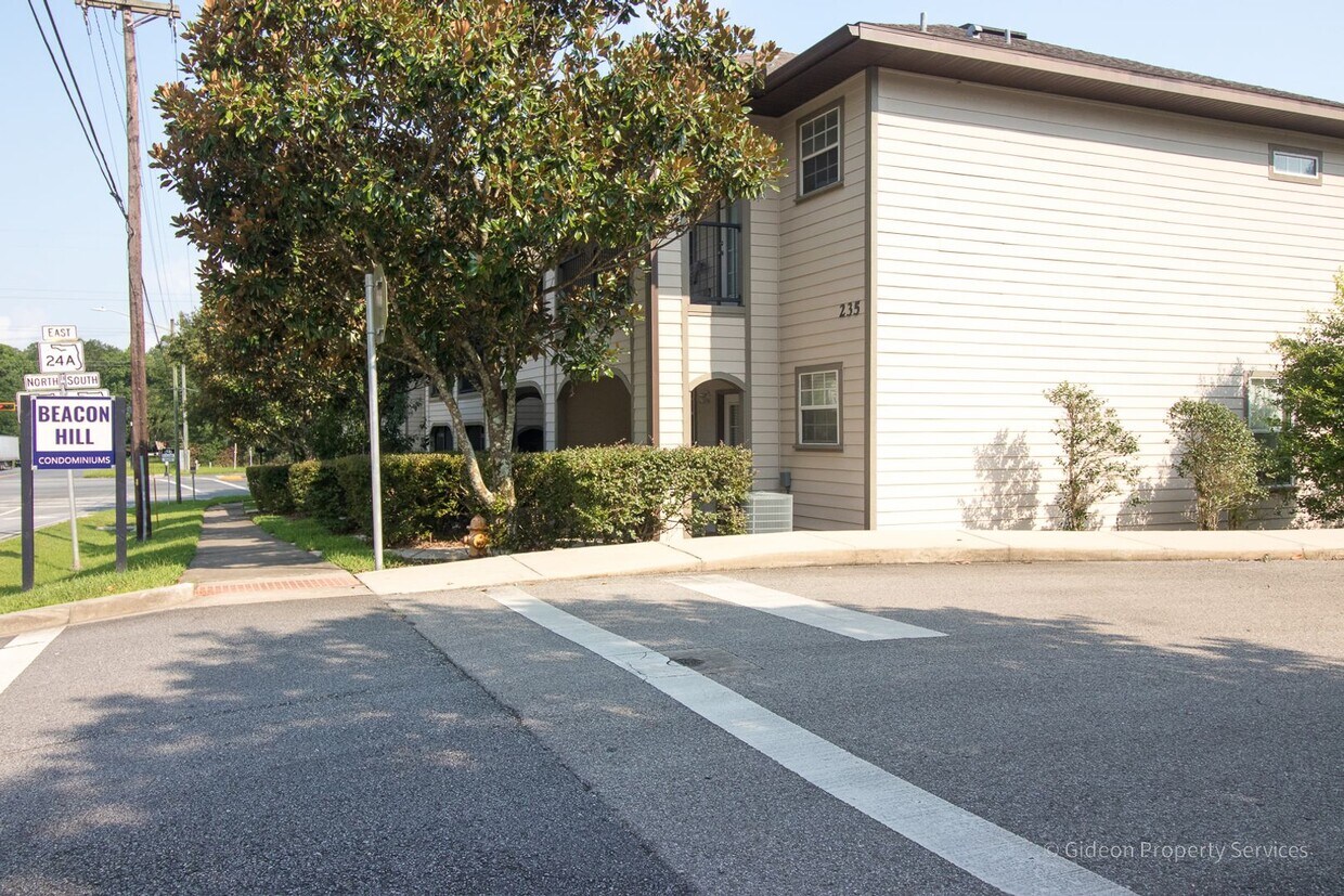 Primary Photo - Charming 2 Bedroom 2.5 Bath Townhome in Be...