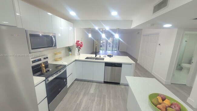 Foto del edificio - 428 Lakeview Dr