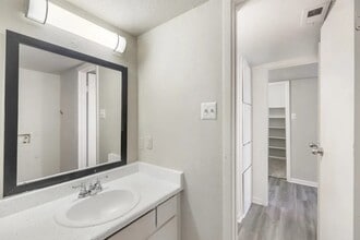 Building Photo - 11715 S Glen Dr