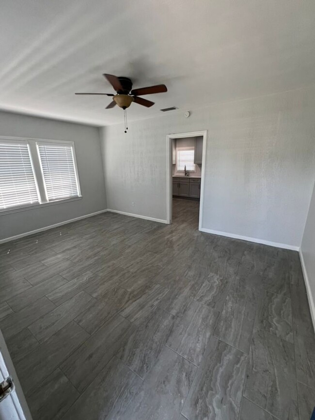 Building Photo - 3/2 Home in Riverside Heights, Tampa for Rent