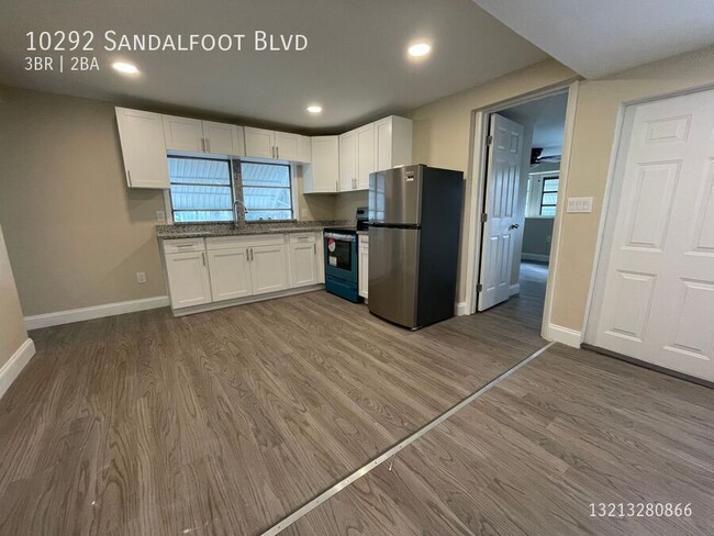 Foto del edificio - 10292 SW Sandalfoot Blvd