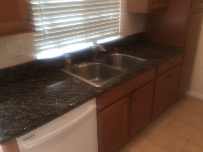 Foto del edificio - Corner 2 bedroom in Mission Oaks!