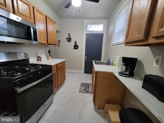 Building Photo - 602 W 23rd St