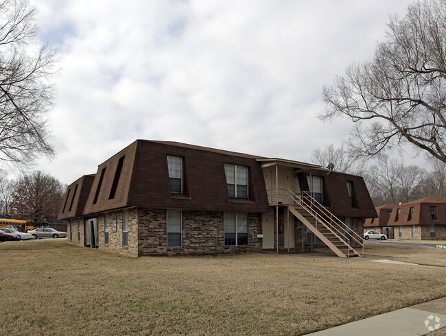 Building Photo - The Luxe Apartments