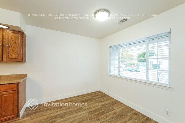 Building Photo - 405 Concord St